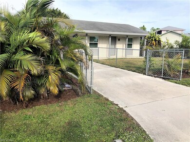 3 bedrooms, 2 bathrooms. Close to the beach, shopp