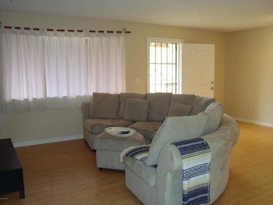 6 LIVING ROOM