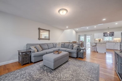 81 Ariel Cir, Sutton, MA 01590 - photo 6