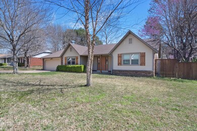 1022 N Faulkner Dr, Claremore, OK 74017 - photo 2