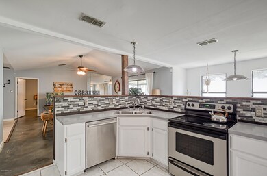 8452 Capricorn St, Jacksonville, FL 32216 - photo 6