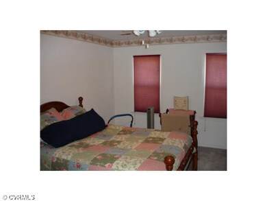 Master Bedroom - Large Master Bed w/ Walk in Close
