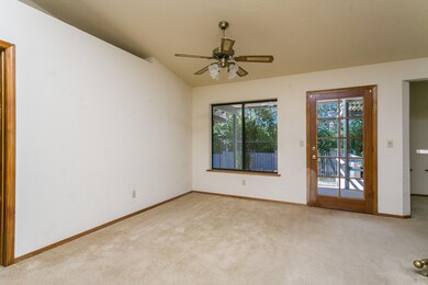 004_Dining Room