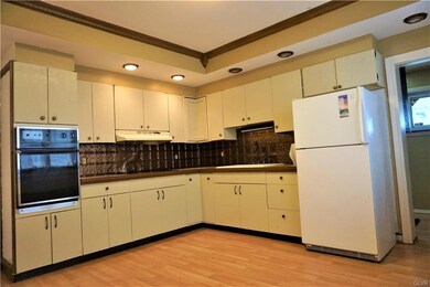 Kitchen with tray ceiling