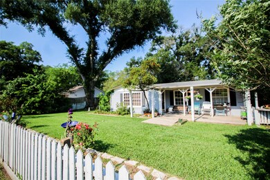 410 Baker Dr, Tomball, TX 77375 - photo 3