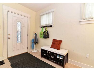 Entry/Foyer.