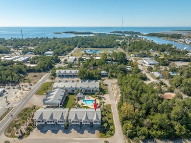 501A NE Avenue A unit C, Carrabelle, FL 32322 - photo 5