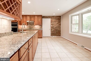 2360 Paddock Ln, Reston, VA 20191 - photo 4