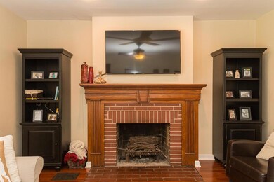136 E Beaumont LR4