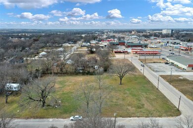 206 Thomas St, Gainesville, TX 76240 - photo 4