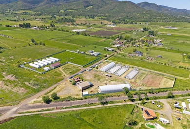 426 Hartley Rd, Phoenix, OR 97535 - photo 6