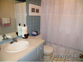 Main Floor Full Bath