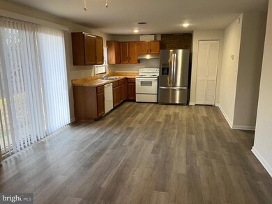 277 Briarwood Cir unit 6, Berkeley Springs, WV 25411 - photo 2