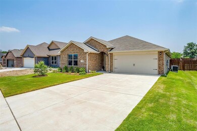 312 Paloma St, Weatherford, TX 76087 - photo 2