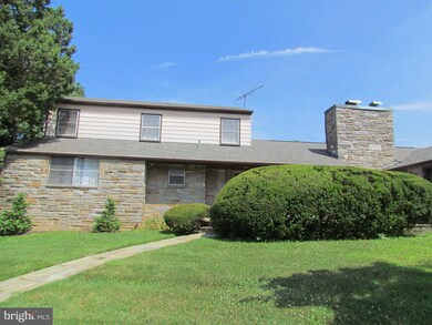 215 Maple Ave, Reading, PA 19607 - photo 2
