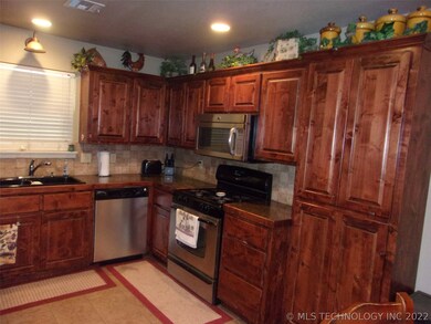 707 E Caddo St, Cleveland, OK 74020 - photo 7