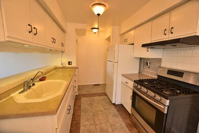 2776 Glenbridge Ct unit 100, Ann Arbor, MI 48104 - photo 3