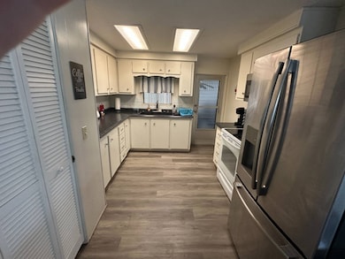 212 Molokai Dr, Bradenton, FL 34207 - photo 4