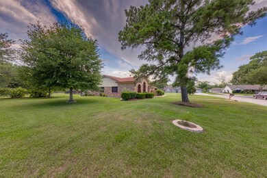 1008 Lynn Cir, Friendswood, TX 77546 - photo 4