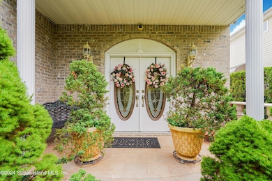 1260 Drumgoole Rd E, Staten Island, NY 10312 - photo 3