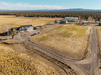 24605 Dodds Rd, Bend, OR 97701 - photo 2