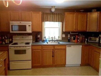 43 Valleyview Ct, Fitchburg, MA 01420 - photo 4