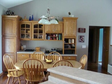 810 S 29th Ave E, Newton, IA 50208 - photo 5