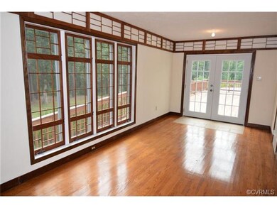 Gorgeous Mediation Room with hardwood floors ad Fr
