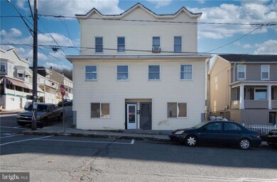 446 E Bertsch St, Lansford, PA 18232 - photo 2