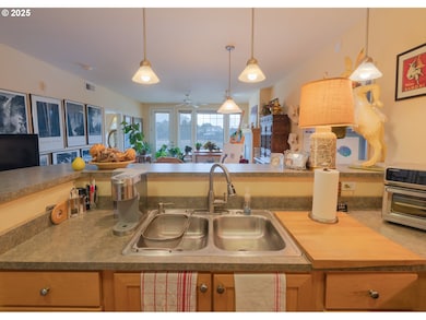 1108 S Holladay Dr unit 14, Seaside, OR 97138 - photo 5