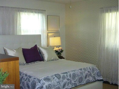 912 Westwood Dr NE, Vienna, VA 22180 - photo 7