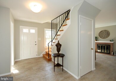 9424 Hermitage Dr, Fairfax, VA 22032 - photo 2