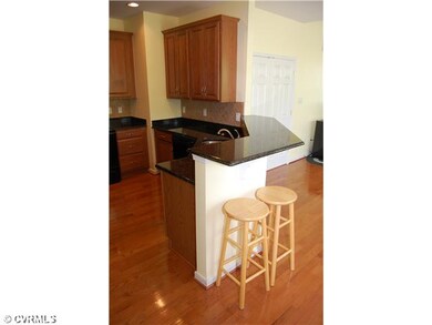 Kitchen - Bar seating for four between kitchen and