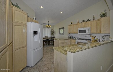 _D2X8980-Kitchen-MLS-