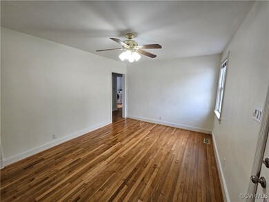 Unfurnished room with ceiling fan, washer / clothe