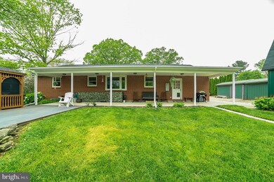 5913 Oakland Rd, Sykesville, MD 21784 - photo 2