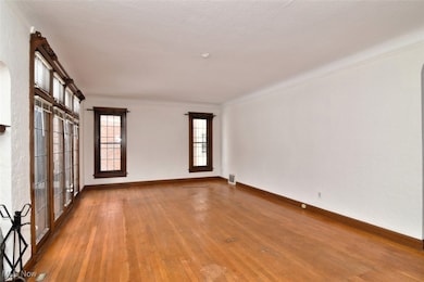 3563 Latimore Rd, Shaker Heights, OH 44122 - photo 5