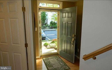 2571 Chase Wellesley Dr, Herndon, VA 20171 - photo 2