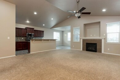 766 NW Green Forest Cir, Redmond, OR 97756 - photo 4