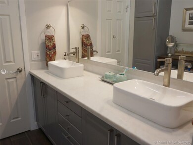 Main Bathroom - Cabana Bath