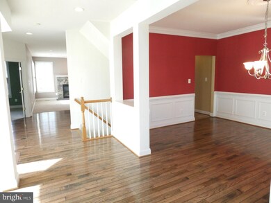 22909 Ashton Woods Dr, Ashburn, VA 20148 - photo 5