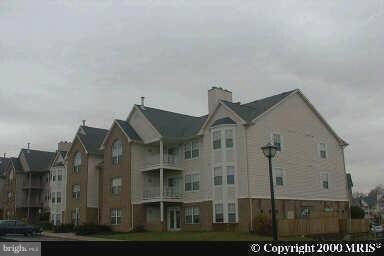 9605 Lake Pointe Ct unit 204, Upper Marlboro, MD 20774 - photo 2