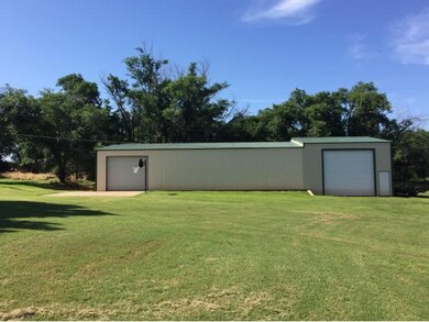 1512 E 3rd St, Elk City, OK 73644 - photo 3