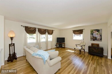 9539 Barkwood Ct, Fairfax, VA 22032 - photo 4