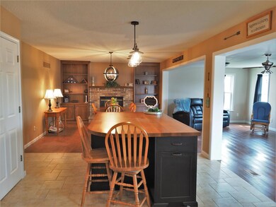 Huge kitchen & hearth room