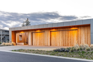 61913 Hosmer Lake Dr, Bend, OR 97702 - photo 2