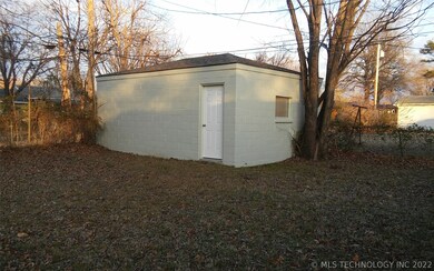 Detached 1 car garage