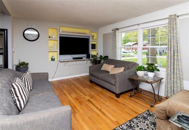 3903 E 28th St, Des Moines, IA 50317 - photo 2