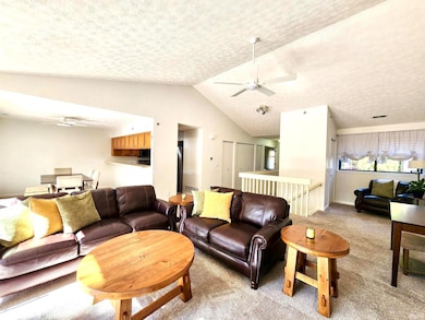 9537 S Pointe Lasalles Dr unit 83, Bloomington, IN 47401 - photo 3