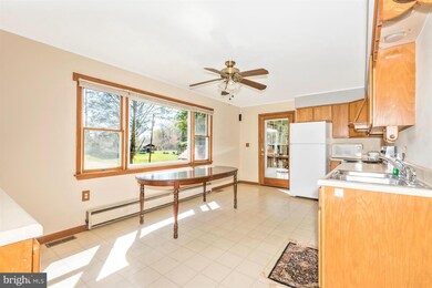 11425 Reisberg Ln, Marriottsville, MD 21104 - photo 4